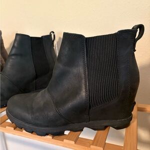 Sorel Black Leather Chelsea Boots